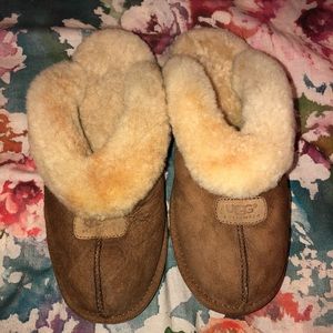UGG slippers like new size 8